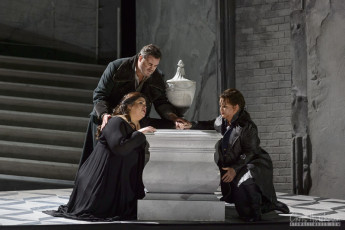 The Canadian Opera Company's 2016 production of Mamoetto